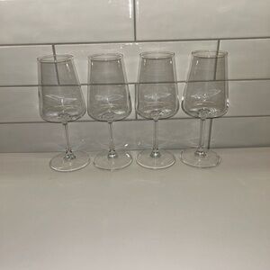 Elegant Clear Wine Glass Set